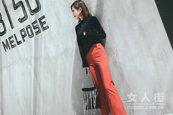 秋季流行搭配示范：喇叭裤引领潮流
