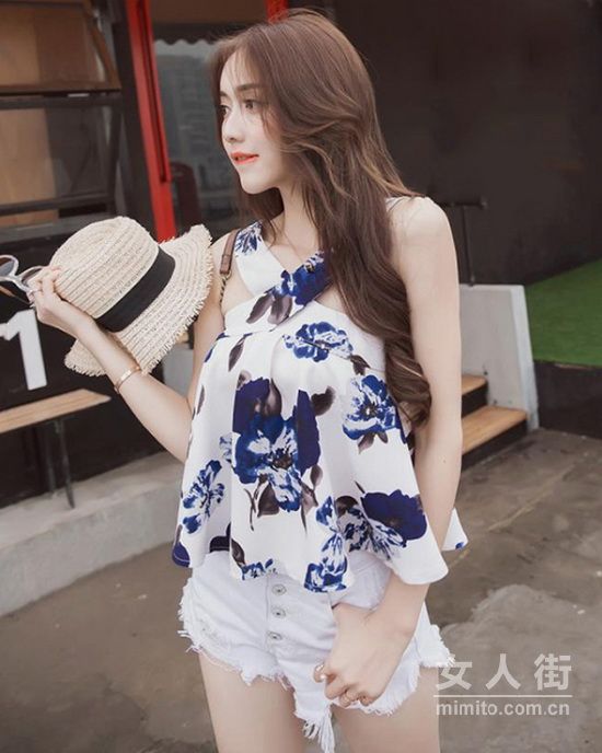 热到无计可施的炎夏，让吊带背心唱主角